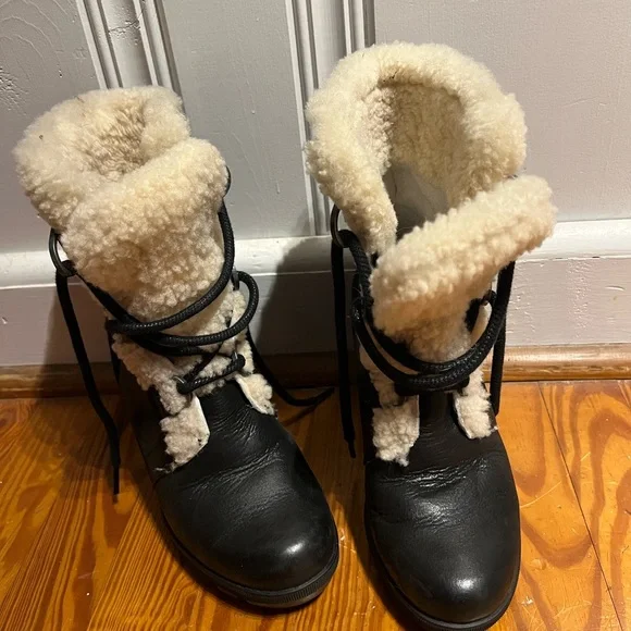 Sorel | Shoes | Sorel Black And Cream Shearling Boots | Poshmark display picture 1